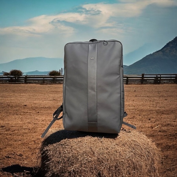 Rapha Regular Size Black Bikers Travel Reflective Backpack - Picture 2 of 13